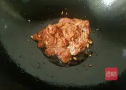 Illustration of how to make stir-fried spring cakes with shredded cabbage and pork 7