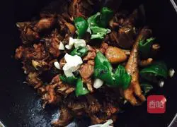 Illustration of home-style braised spicy chicken 10