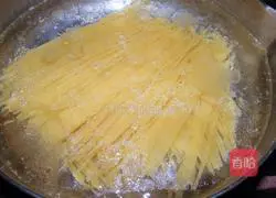 Illustration of how to make bacon and vegetable pasta 2