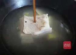 Illustration of how to make twice-cooked pork with lettuce 3