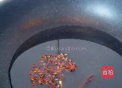 Illustration of how to make cold shredded chicken noodles for high temperatures 14