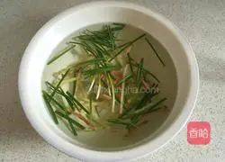 Illustration of how to make fish balls in clear soup 3
