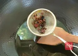 Explode Illustration of how to make stir-fried spicy chicken 4