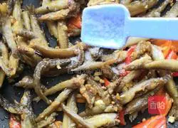 Illustration of how to make fried fish 7