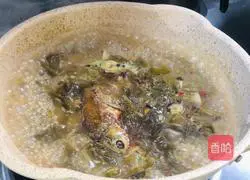 Illustration of how to stew crucian carp with pickled cabbage 9