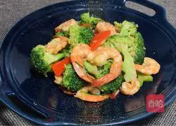 Illustration of how to stir-fry shrimps with broccoli 10
