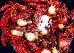 Illustration of how to make spicy crayfish with shrimp and eggs 13