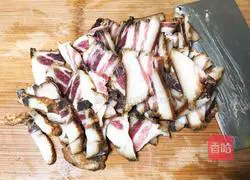 Illustration of how to make steamed bacon with dried beans 4