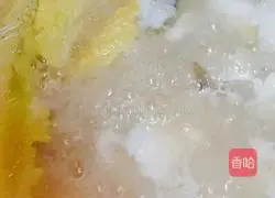 Illustration of how to make yellow croaker noodles 9