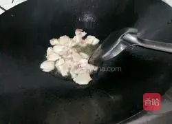 Illustration of how to make twice-cooked pork with green beans 3