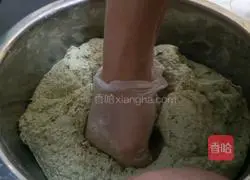 Illustration of how to make Qingming fruit 5