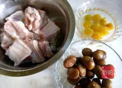 Illustration of how to cook braised short ribs with plum and chestnuts 2