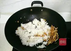 Illustration of how to make preserved fried rice 8