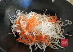 Illustration of how to make silver sprout chicken shreds 7