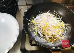 Illustration of how to make fish fillets in sour soup 2