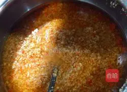 Illustration of how to make pan-fried golden garlic shrimp 1