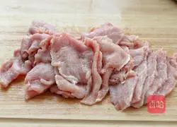 Illustration of how to make Northeastern pot-wrapped pork 1