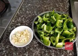 Illustration of how to make fried bell peppers with sliced meat 3