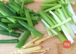 Illustration of braised prawns in tomato sauce 3
