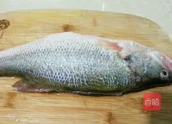 Illustration of how to make spicy boiled fish fillets 1