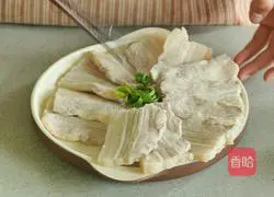 One meal and half an hour Illustration of how to make garlic white meat 4