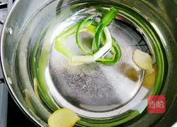 Illustration of making secret pickled pepper chicken feet 6