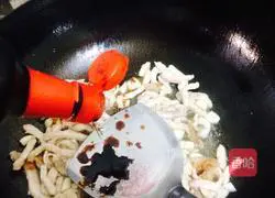 Illustration of how to stir-fry shredded pork with pepper and pickled mustard 7