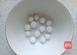 Illustration of how to make glutinous rice balls, milk and mung bean paste 5