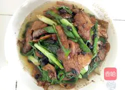 Illustration of the recipe of twice-cooked pork with garlic sprouts 8