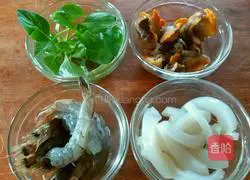 Illustration of how to make pasta (seafood pasta with pesto brandy) 4