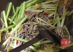 Illustration of how to cook beef with wild pepper 10