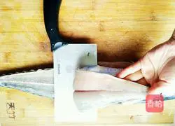 Illustration of how to make Jiaodong Bayu Dumplings 4