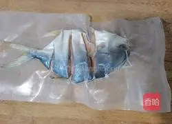 Illustration of how to make fried dried pomfret 1