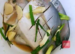 Illustration of how to make pan-fried pomfret 18