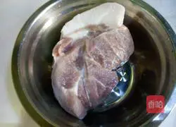 Illustration of how to make fried crispy pork 2