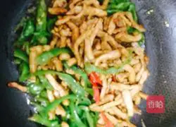 Illustration of how to stir-fry shredded pork with pepper and pickled mustard 14