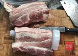 Illustration of how to make salted egg yolk stuffed pork belly 1