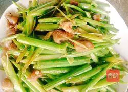 Illustration of how to make fried crispy pork slices with celery 10