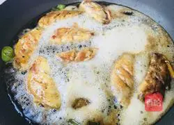 Illustration of how to make Coke Chicken Wings 8