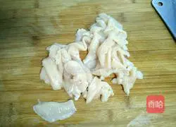 Illustration of how to make red oil chicken slices 3