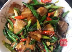 Illustration of how to make twice-cooked pork with garlic sprouts 9