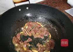 Illustration of how to make stir-fried beef with cucumber 4