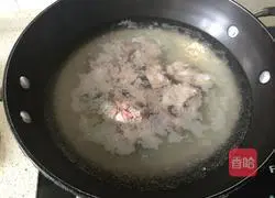 Bitter melon, pickled cabbage and pork ribs soup recipe 2