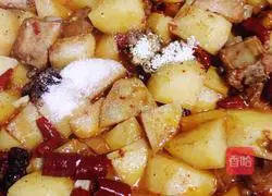 Chuan Illustration of how to cook pork ribs with flavored potatoes 12