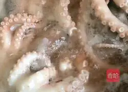 Illustration of how to make spicy octopus 1