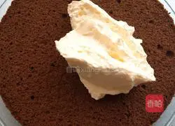 Illustration of how to make light cream fruit cake (chocolate cake embryo) 2