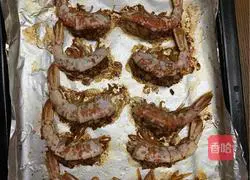 Illustration of how to make grilled shrimp with minced garlic 4