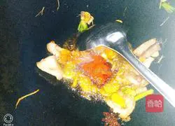 Illustration of the home version of dry pot fat sausage 11