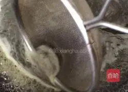 Illustration of how to cook jade snails with pickled vegetable juice 5