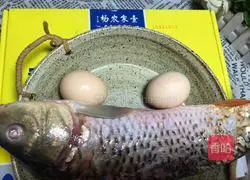 Illustration of how to make steamed carp eggs 1